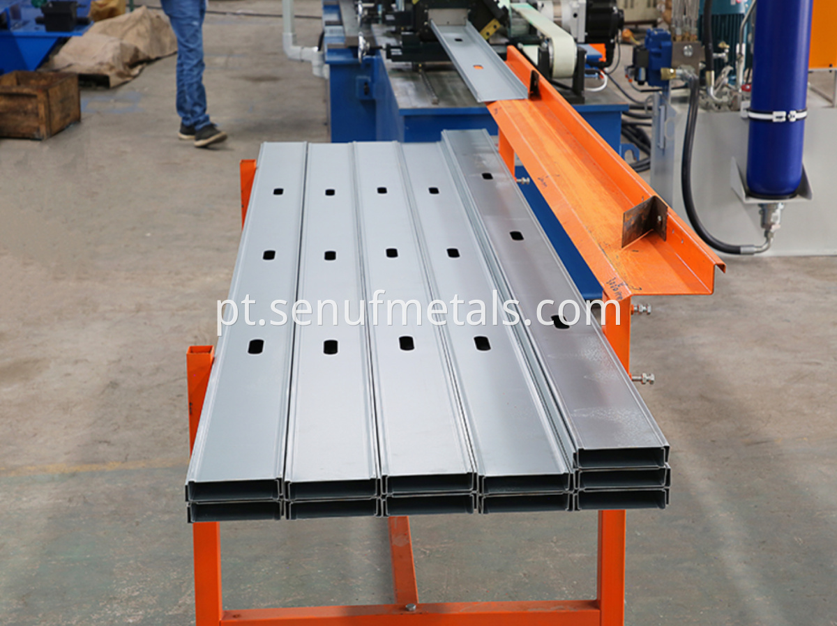  CUZ purlin roll forming machine (4)